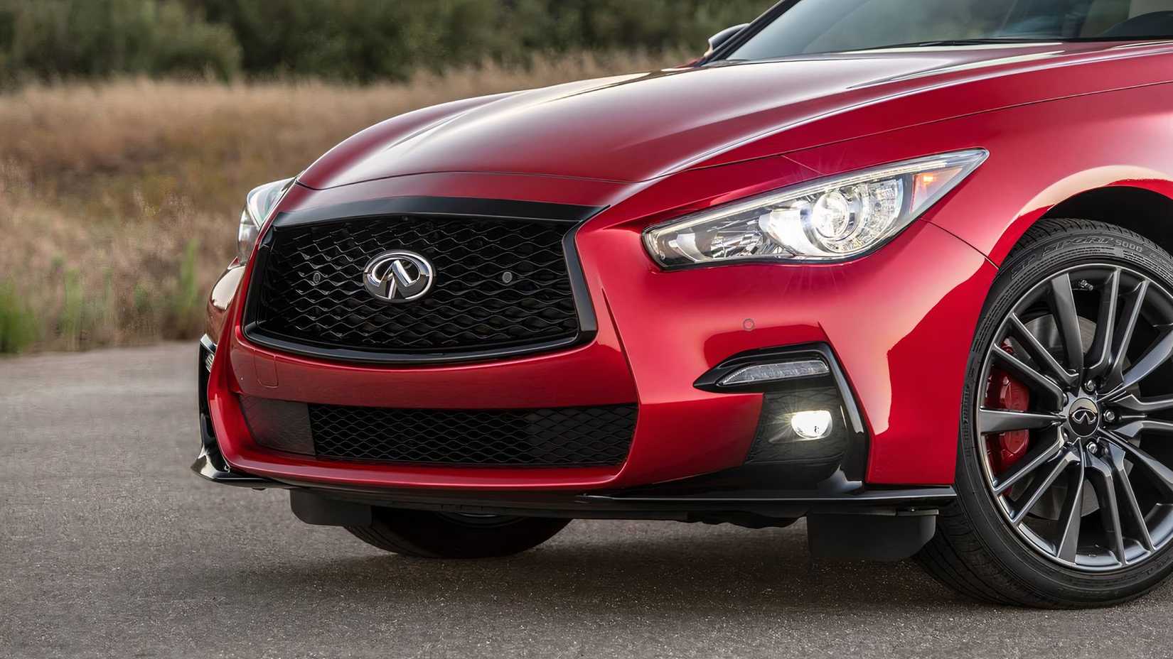 2024 Infiniti Q50 Red Sport 400 na frente vermelha