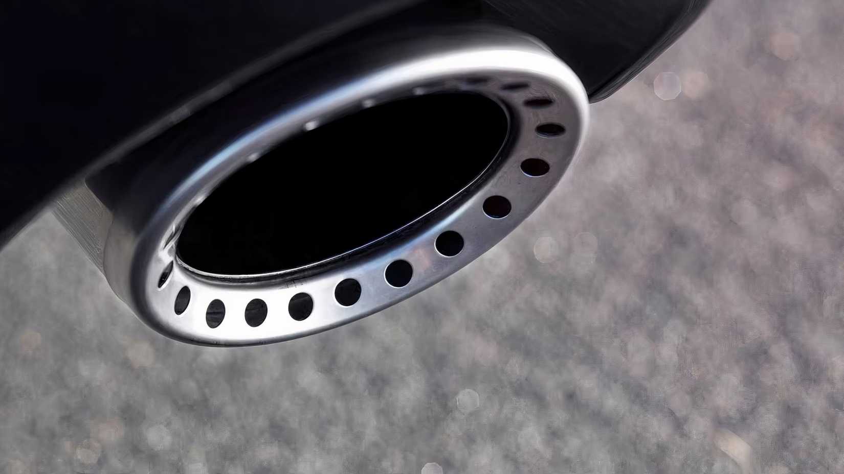 Saída de escapamento Infiniti Q50 Red Sport 400 2024