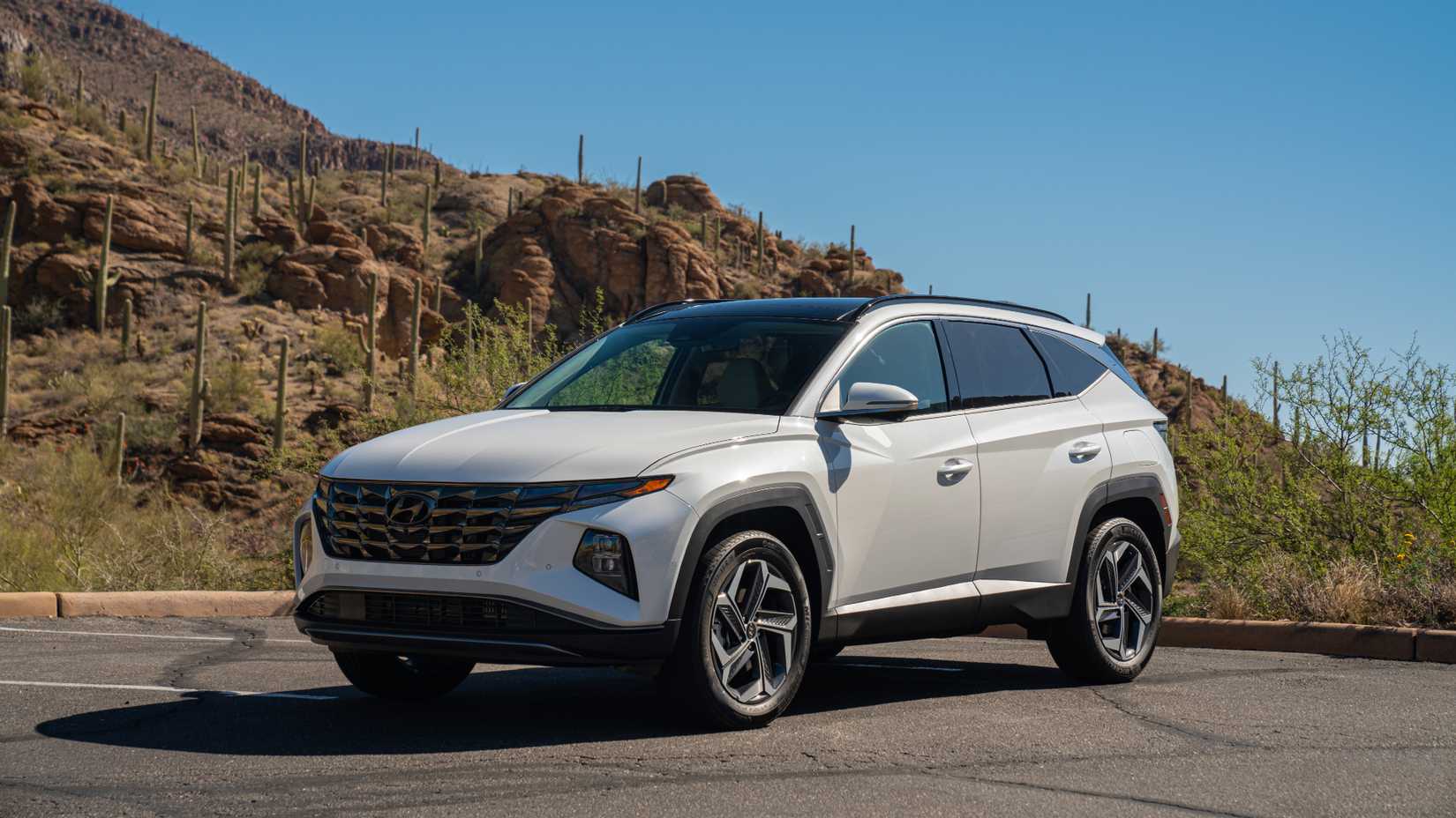 Hyundai Tucson Hybrid Exterior Parked