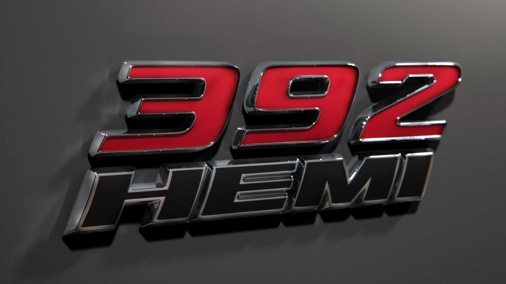 HEMI logo of 2013 Dodge Challenger SRT8