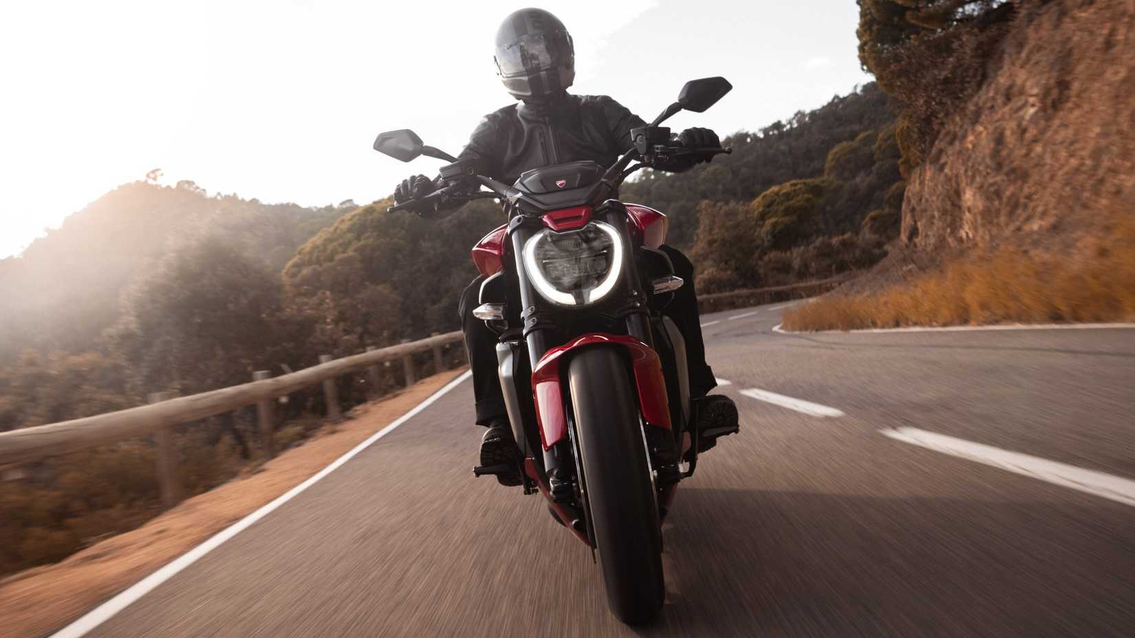 2025 Ducati XDiavel V4 angry-looking DRLs front fascia view