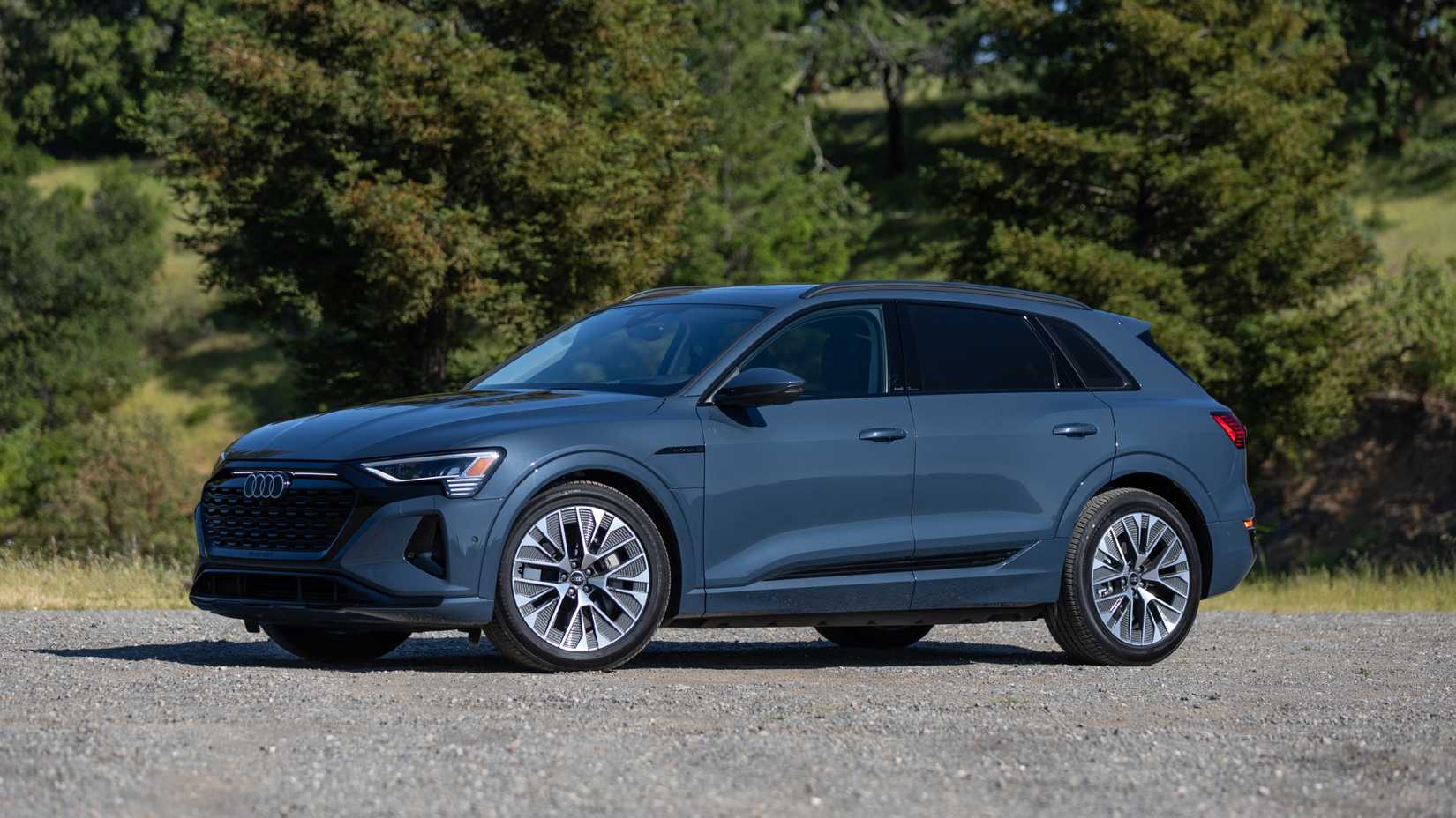 2024 Audi Q8 e-tron Exterior Side Profile