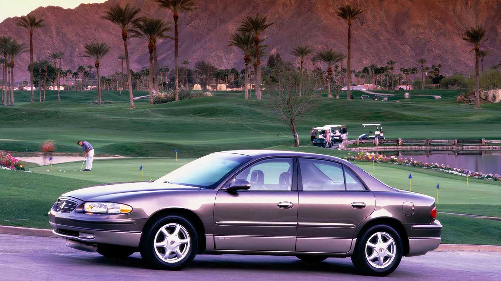 Fourth-gen 2002 Buick Regal, front 3/4 parked