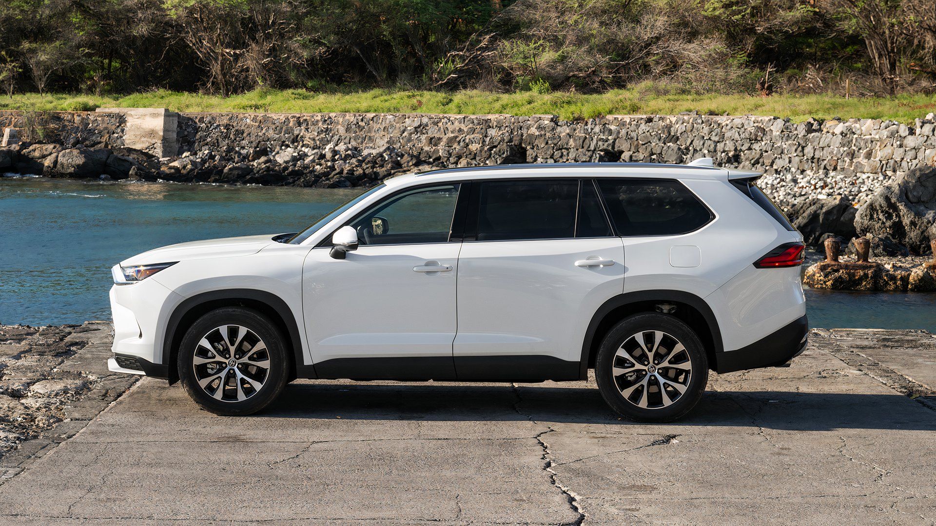2025 Toyota Grand Highlander Limited in white