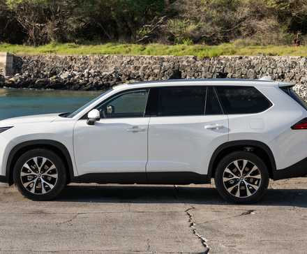 2025 Toyota Grand Highlander Limited in white