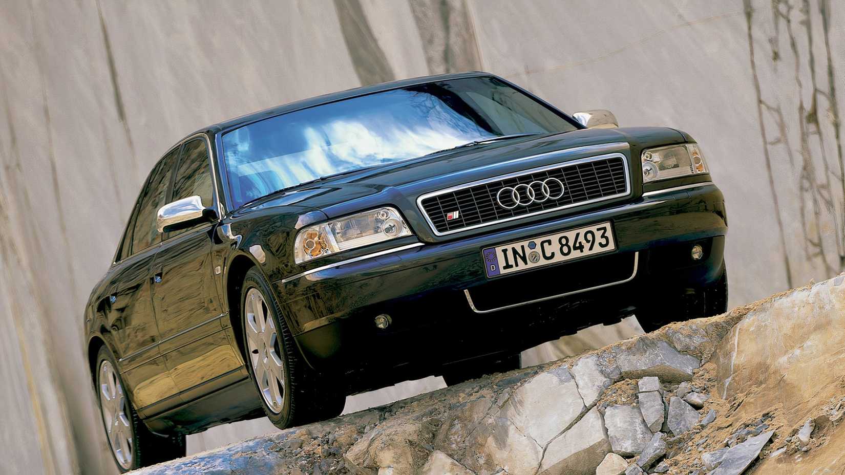 First-gen 1999 Audi S8, front 3/4