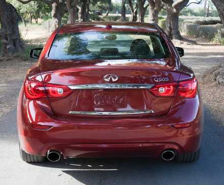 Infiniti Q50, perfil traseiro