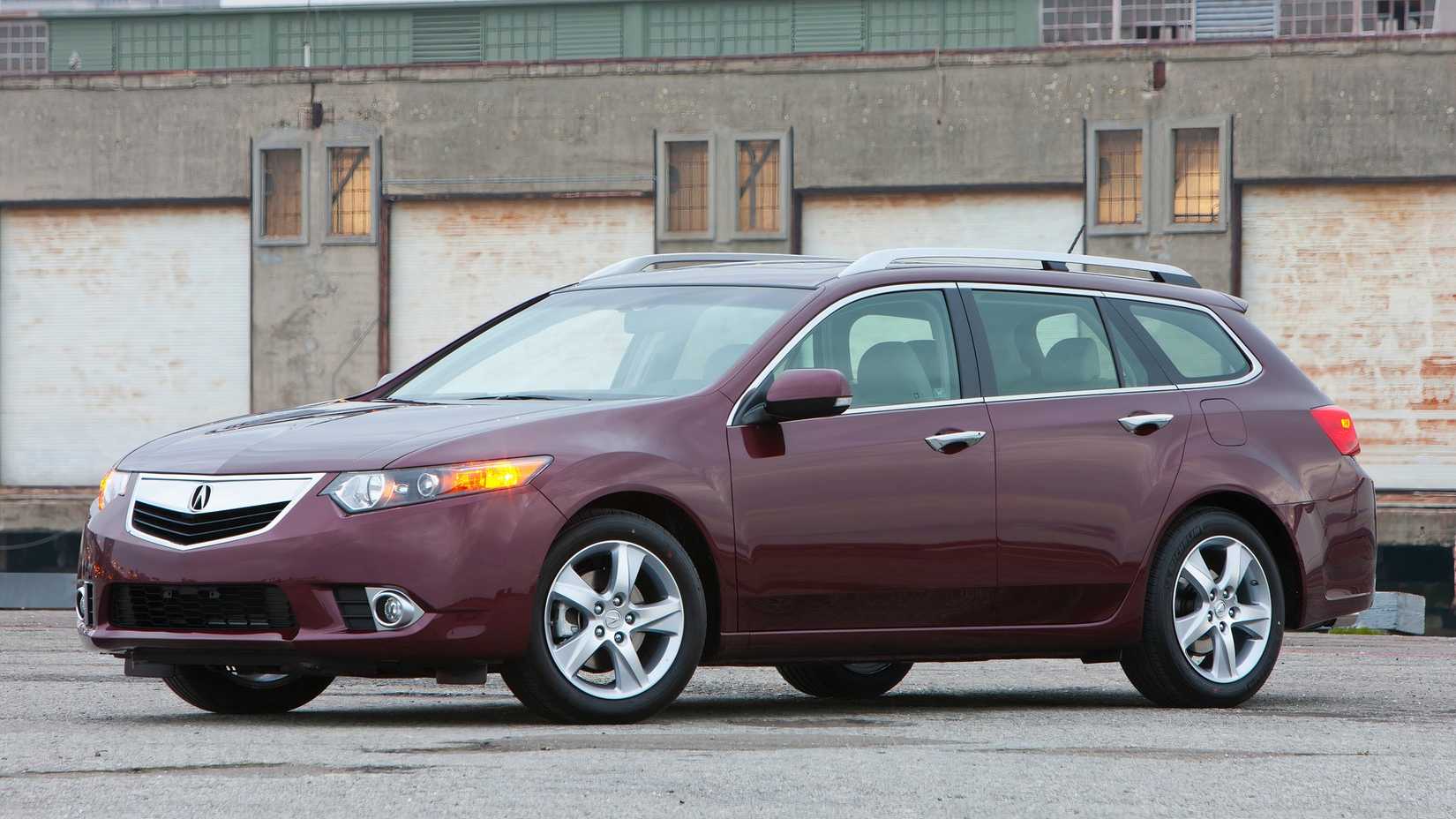 Front 3/4 shot of Acura TSX Sport Wagon parked in front of building