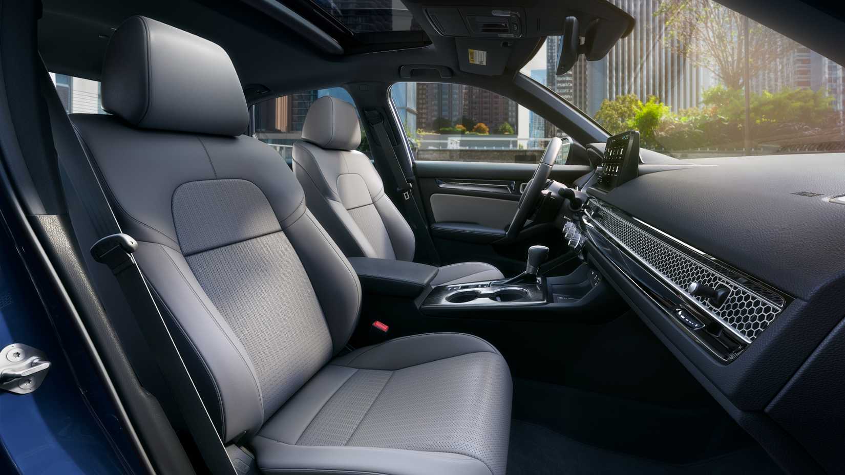 Foto do interior do Honda Civic Sedan Sport Touring 2025 mostrando a cabine dianteira