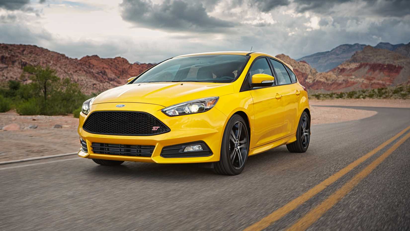 2017 Ford Focus ST front 3/4