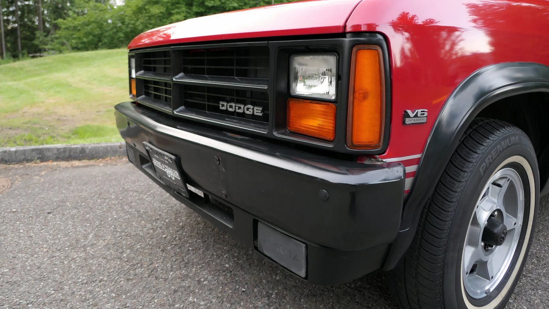 1988 Dodge Dakota close-up shot of the front end