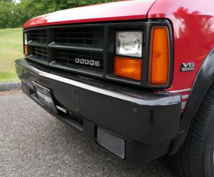 1988 Dodge Dakota close-up shot of the front end