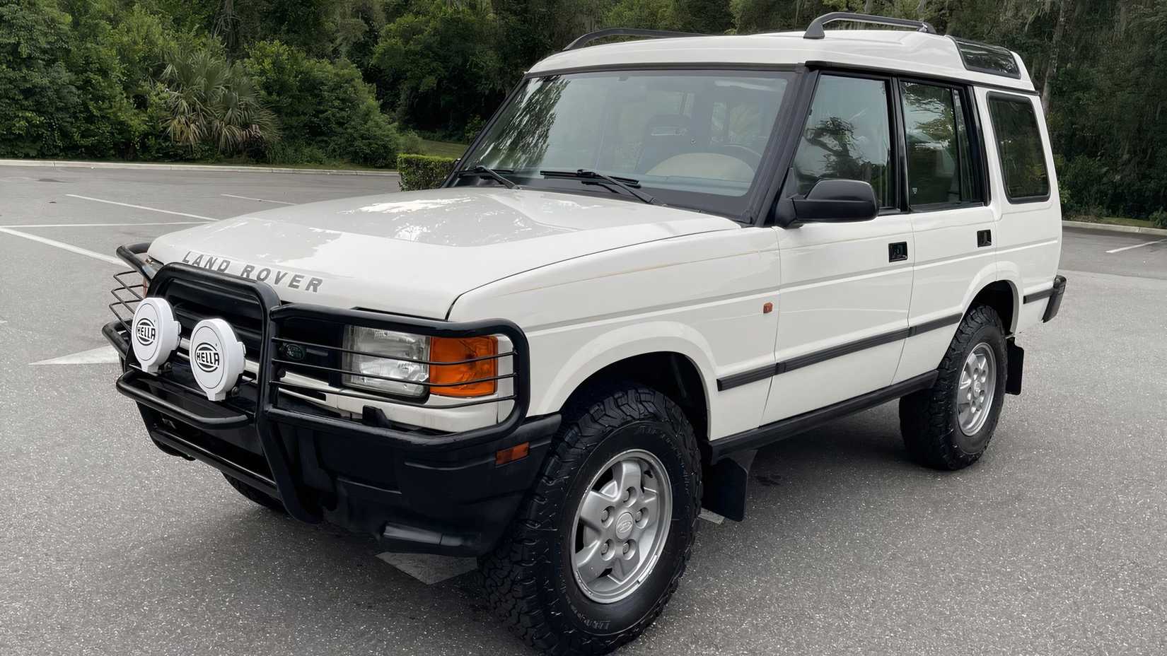 10 Underrated Luxury SUVs from The '90s That Are Now Dirt Cheap