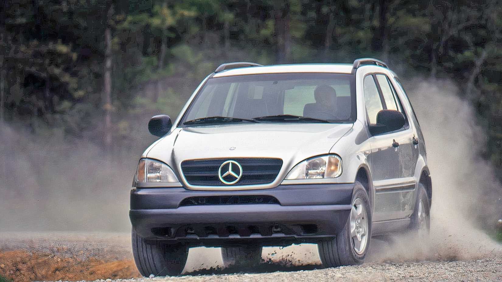 1999 Mercedes-Benz ML 320 in silver