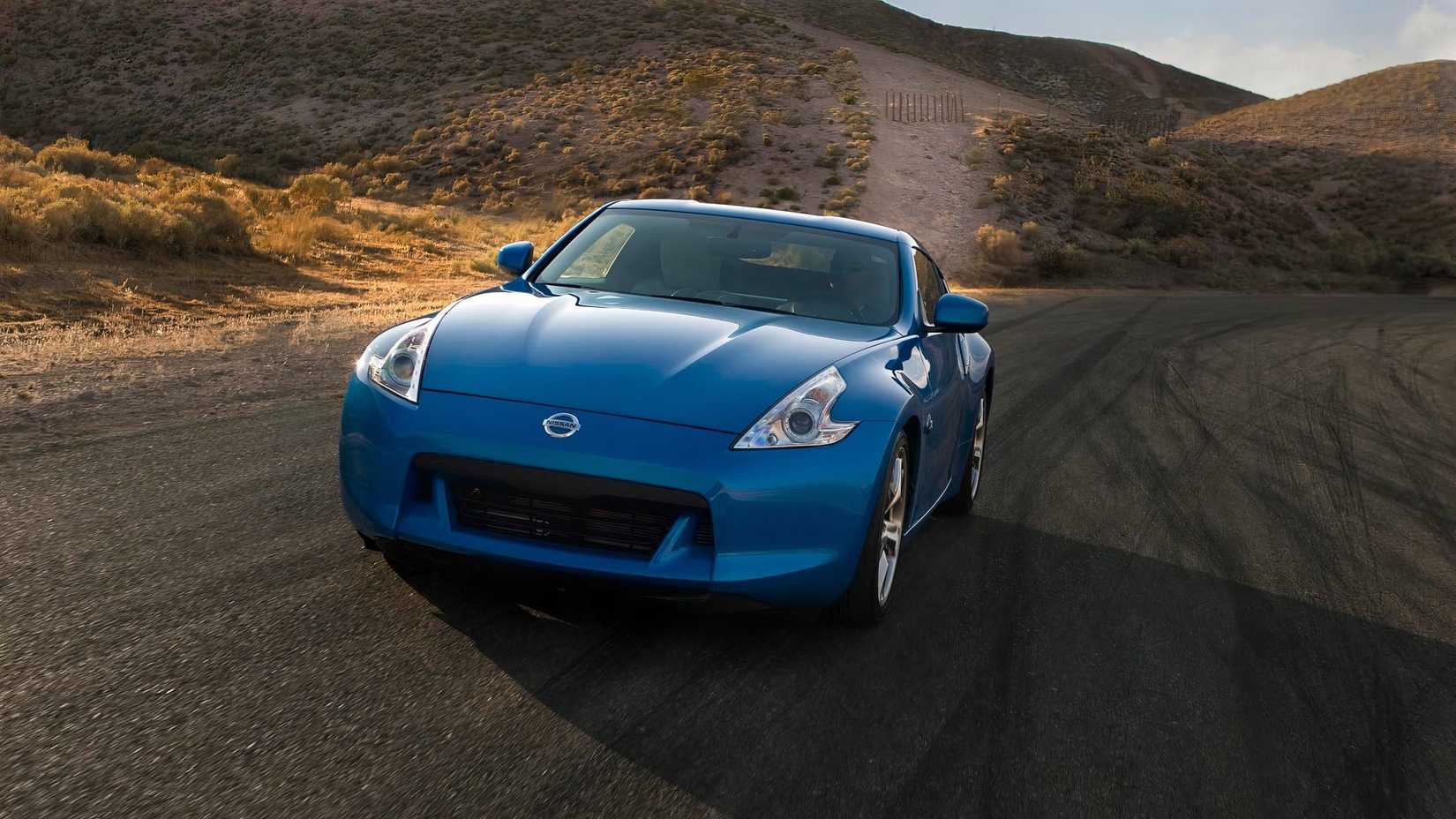 2009 Nissan 370Z in action