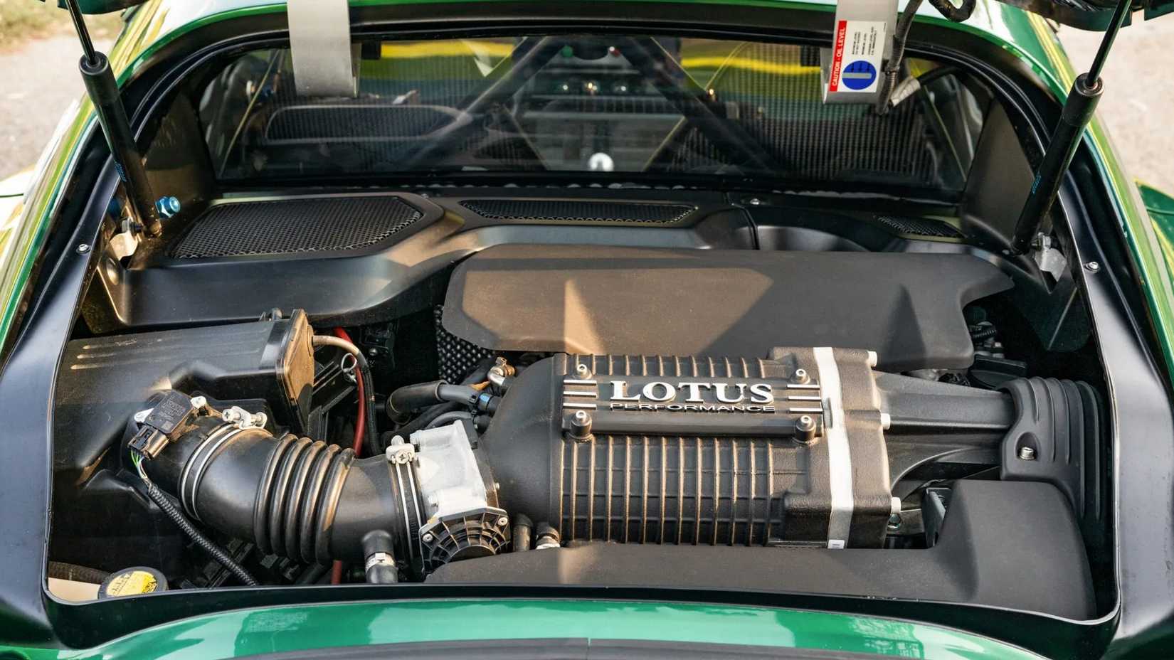 Compartimento do motor Lotus Exige S V6 Cup 2013