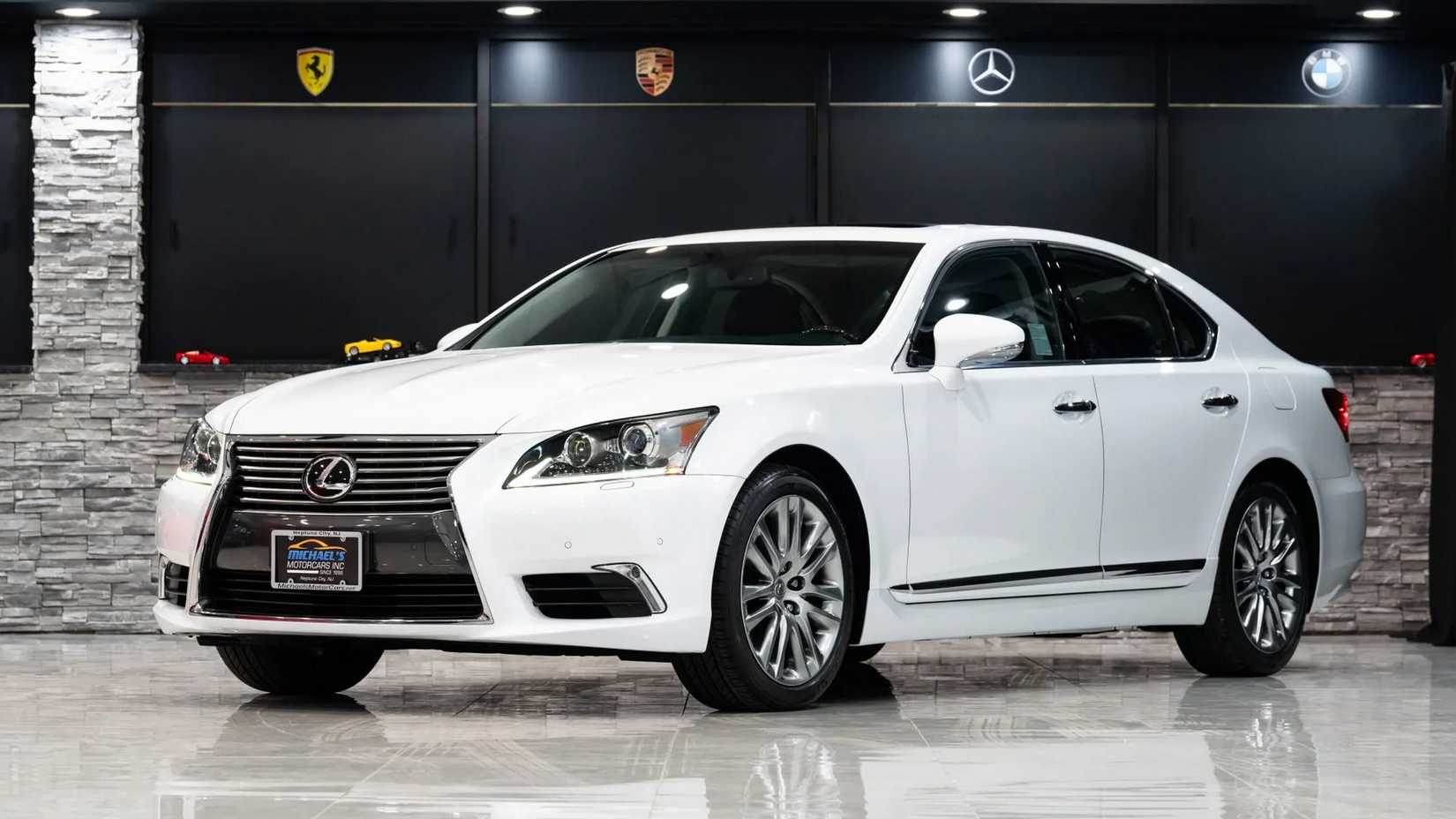 White 2014 Lexus LS460 (2)