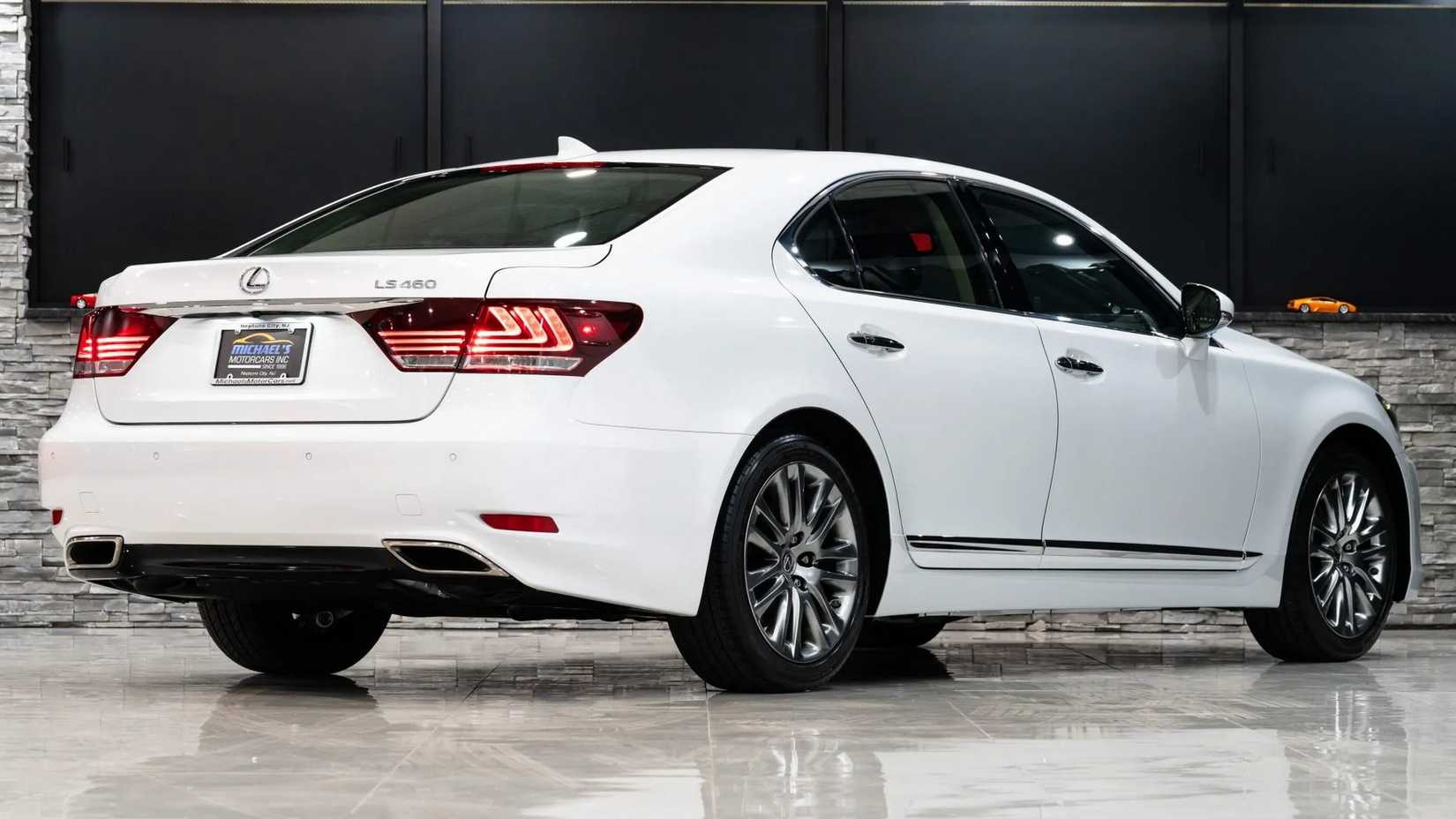 White 2014 Lexus LS460 (5)