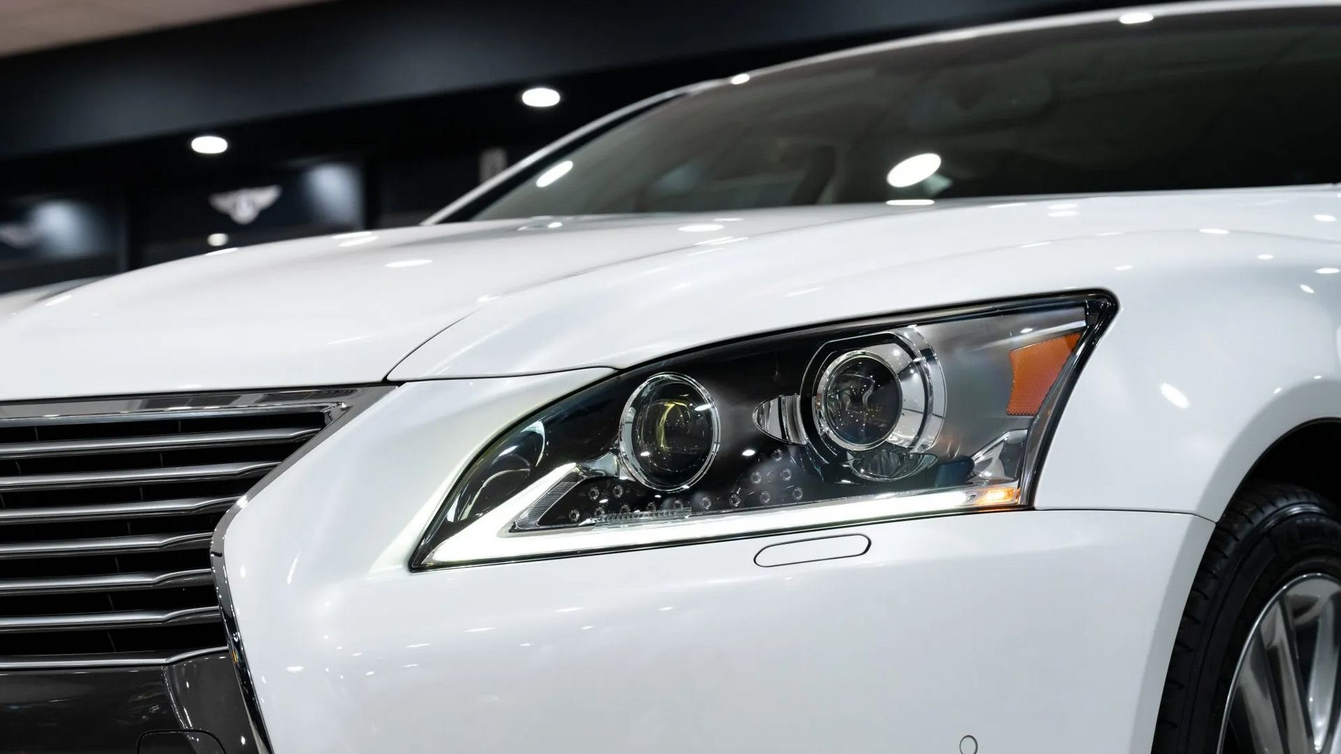 2014 Lexus LS460 headlight