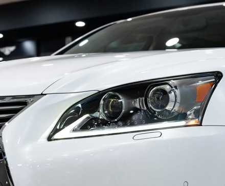 2014 Lexus LS460 headlight