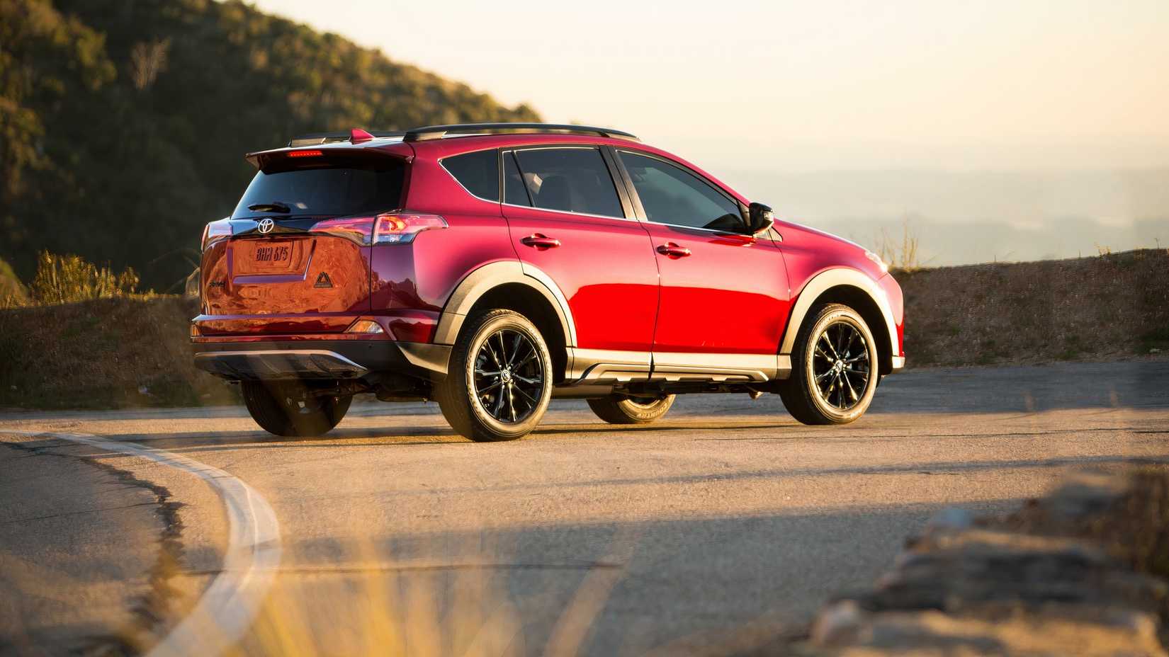 2018 Toyota RAV4 rear far