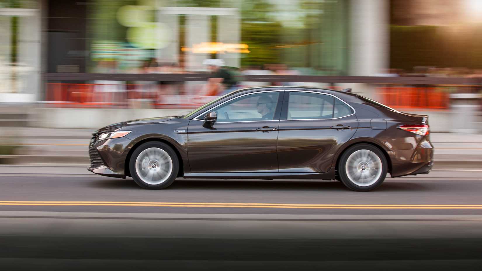 2019 Toyota Camry Hybrid Profile