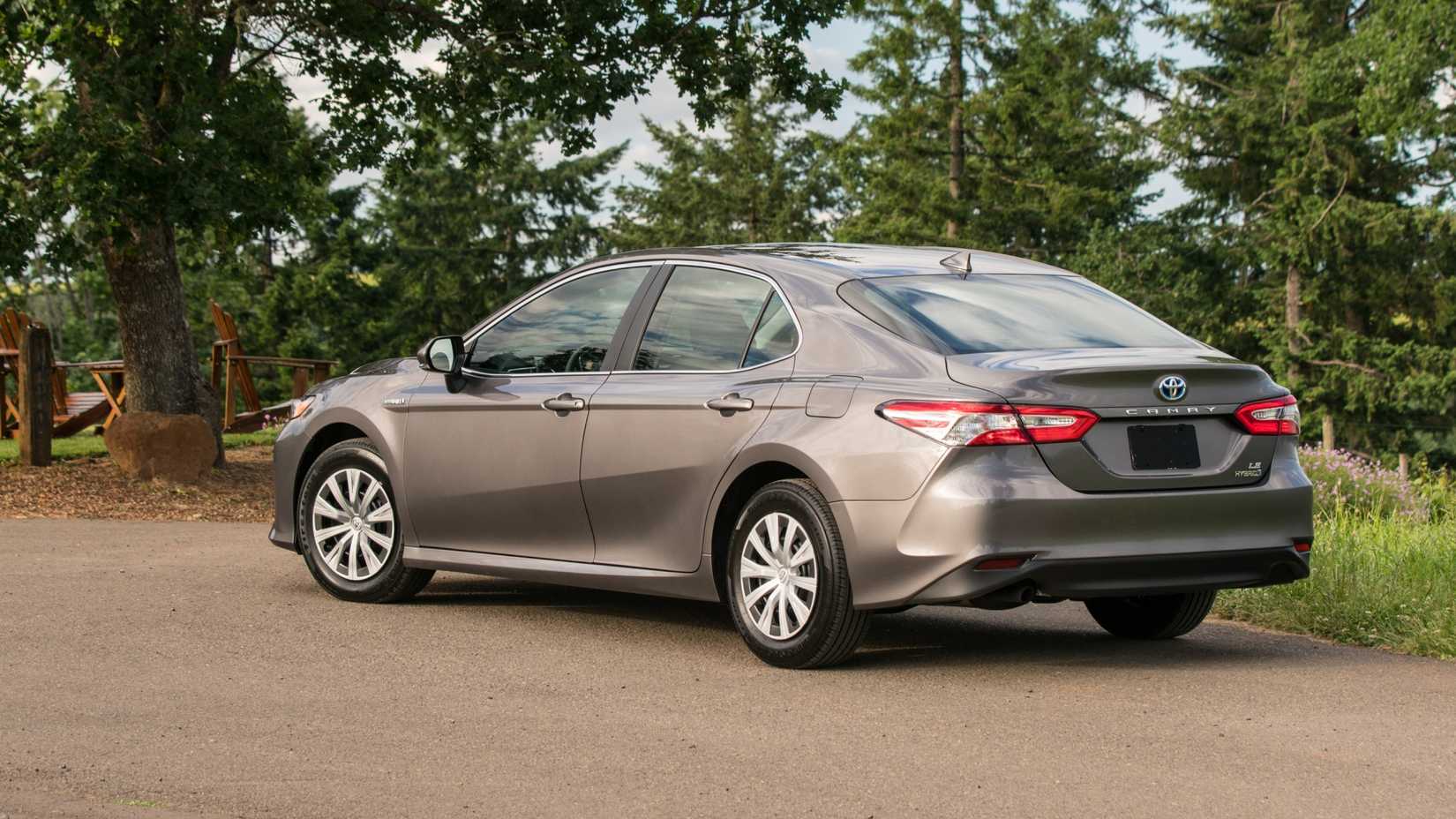 2019 Toyota Camry Hybrid Rear Three-Quarter