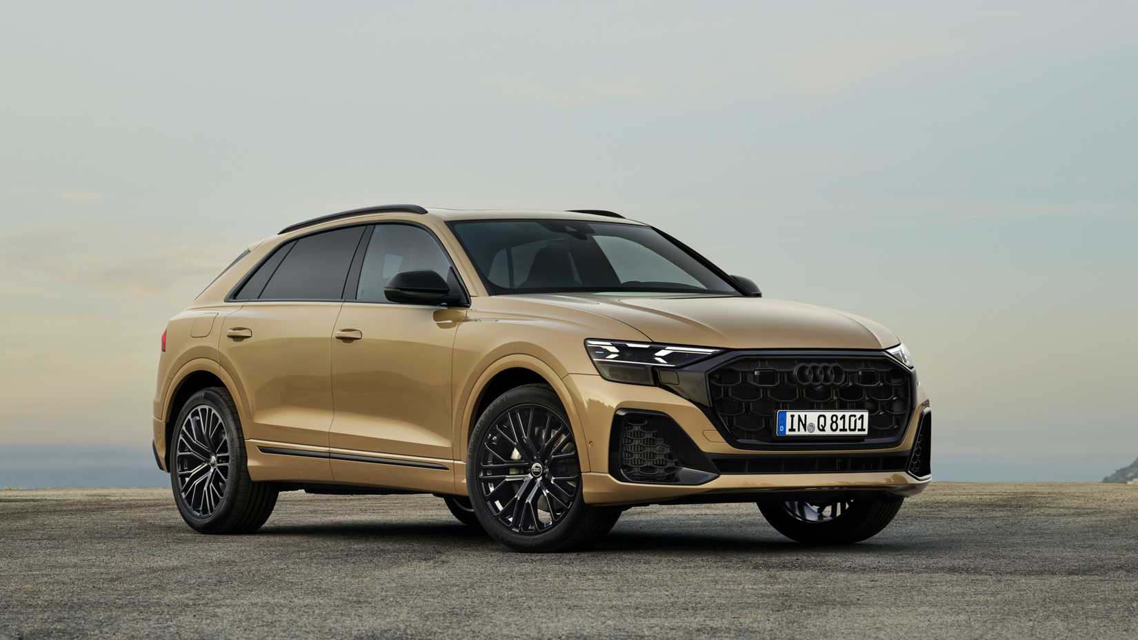 2025 Audi Q8 front 3/4 shot