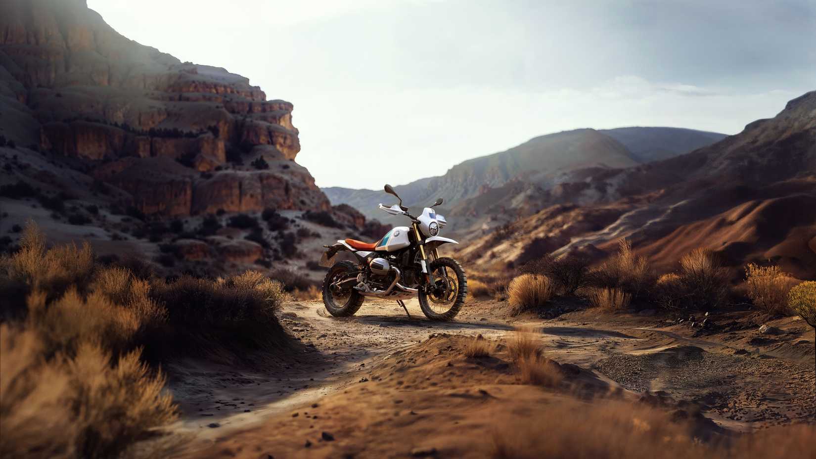 Foto estática da BMW R 12 G/S 2025 em um vale deserto