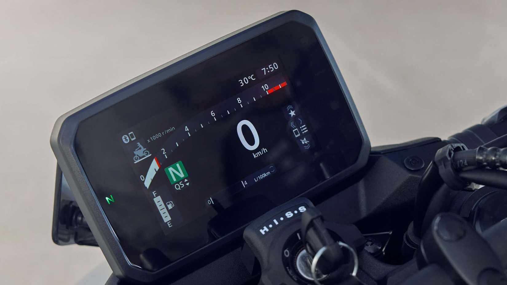 Close-up do display Honda CB750 Hornet TFT 2025