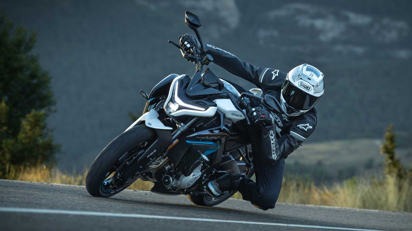 2025 CFMoto 675NK Knee Down