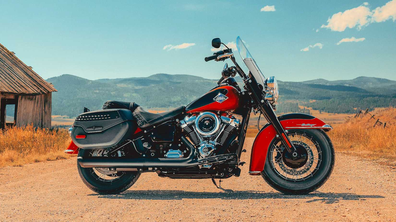 2025 Harley-Davidson Heritage Classic static profile shot