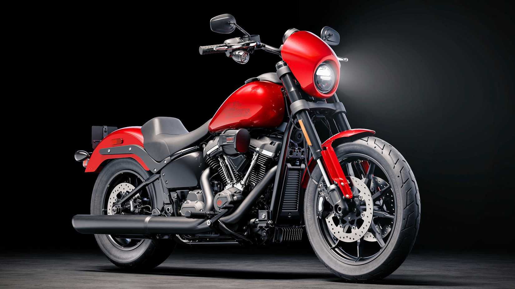 Foto frontal do estúdio Harley-Davidson Low Rider S 2025