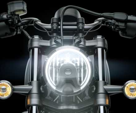 Detalhe de close-up do farol Harley-Davidson Nightster 2025