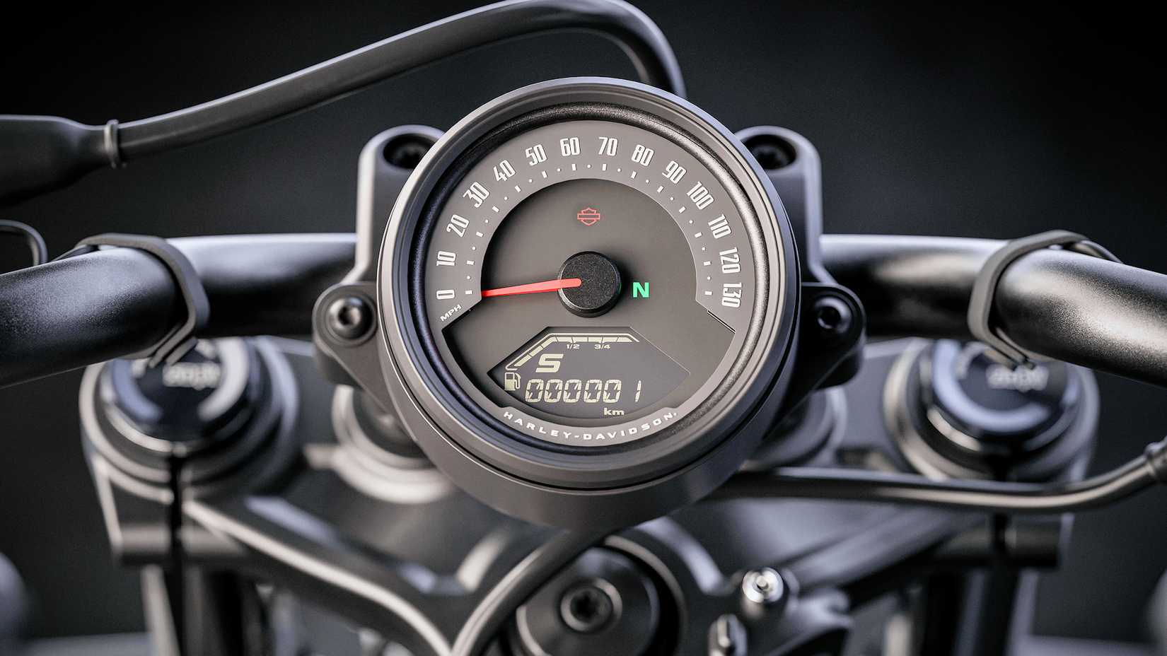 Detalhe aproximado do mostrador do instrumento Harley-Davidson Nightster 2025
