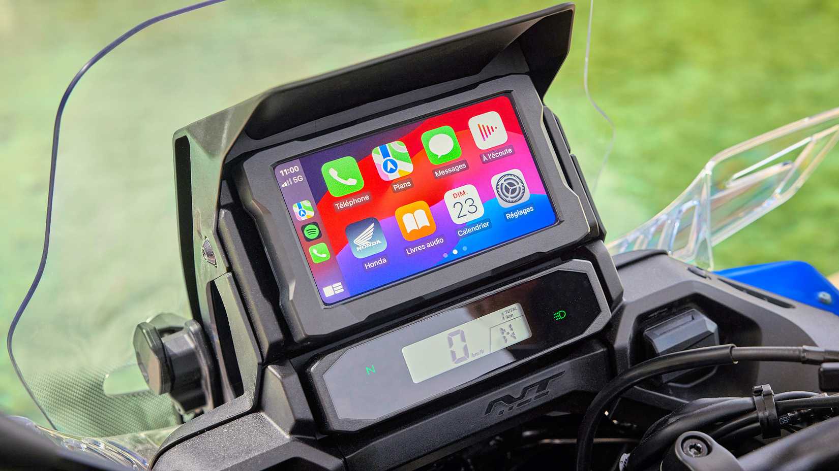 Detalhe do display TFT Honda NT1100 DCT 2025 - modelo europeu mostrado