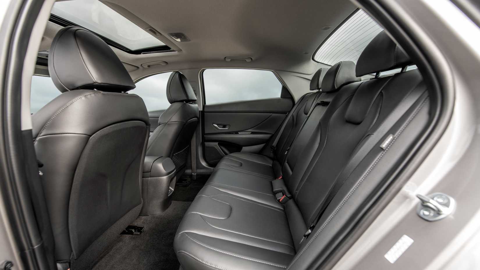 Banco traseiro híbrido Hyundai Elantra 2025