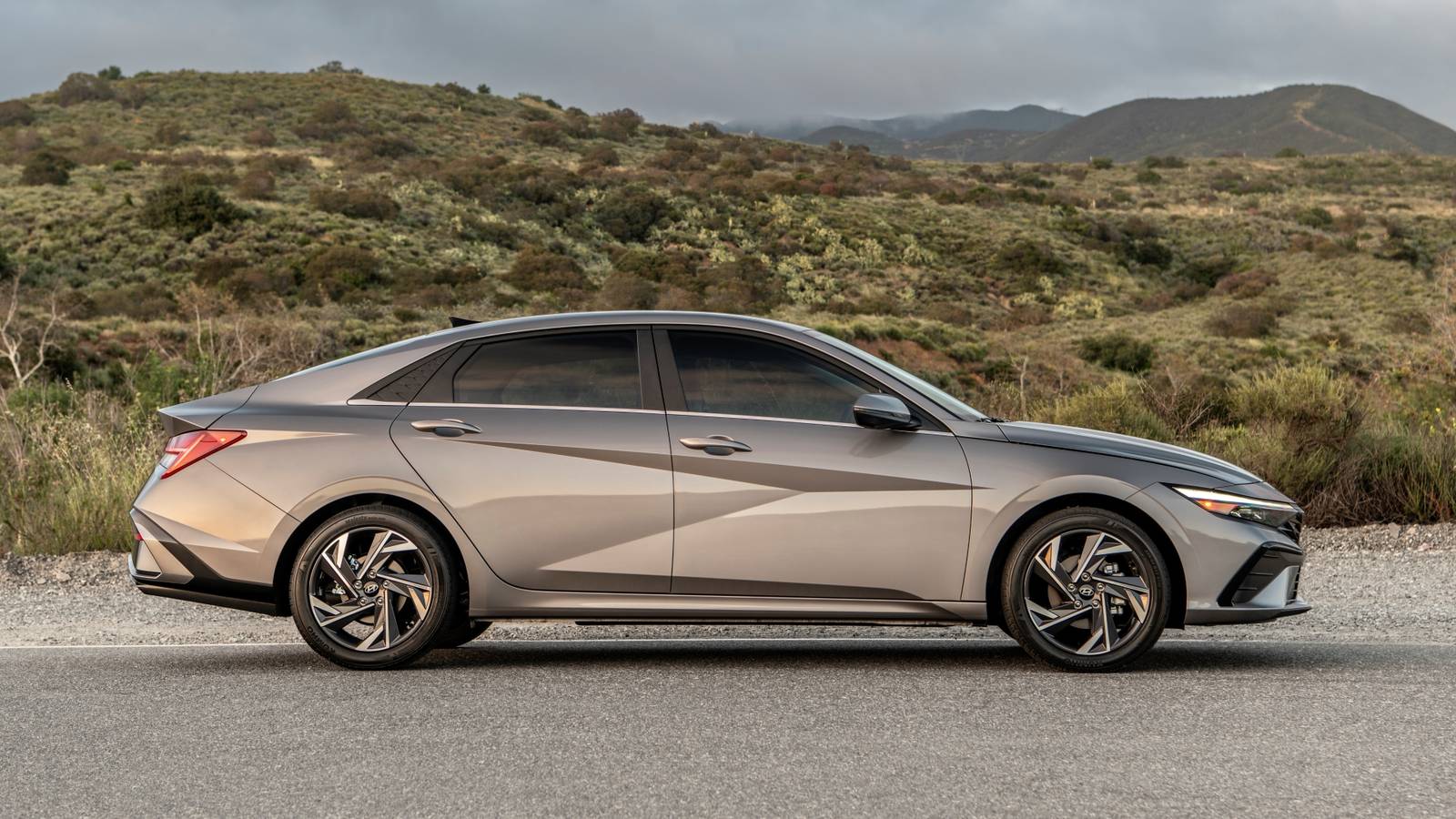 The Hyundai Hybrid That’s Challenging Toyota’s Dominance In Terms Of ...
