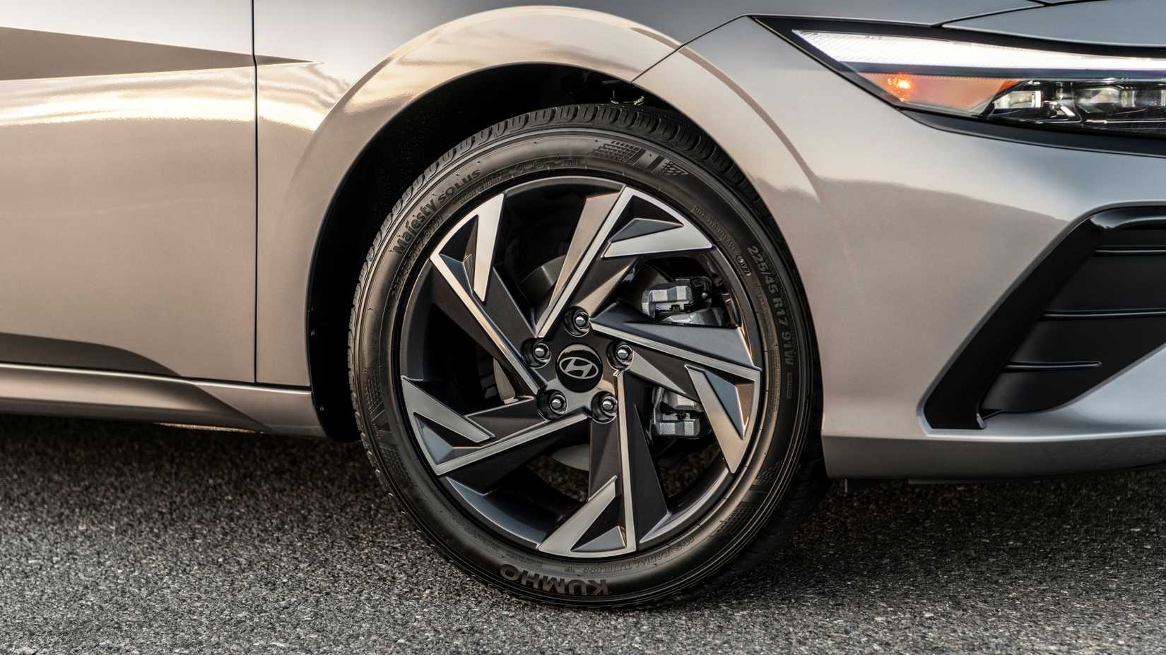 2025 Hyundai Elantra Hybrid Wheel