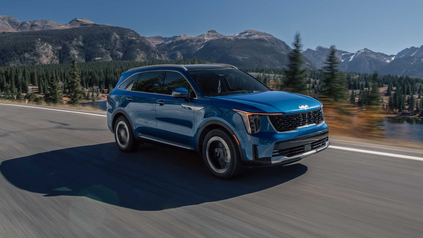 2025 Kia Sorento Hybrid Front Three-Quarter Driving