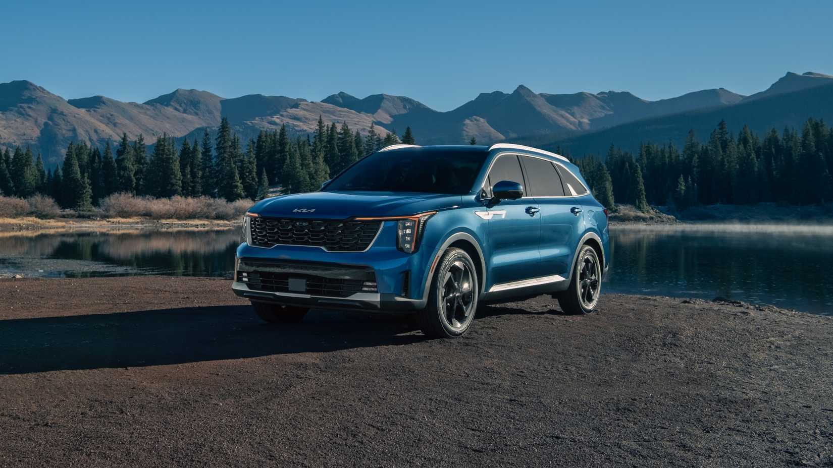 2025 Kia Sorento Hybrid Front Three-Quarter shot parked