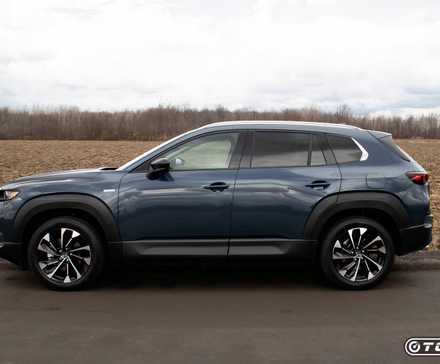 Perfil lateral híbrido Mazda CX-50 2025