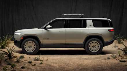 Exterior side-view static photo 2025 Rivian R1S California Dune Edition