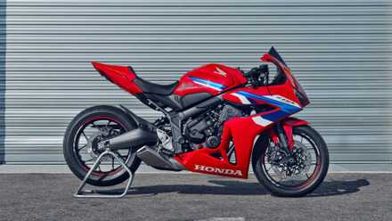 Vista do perfil lateral da Honda CBR650R E-Clutch 2025