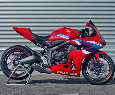 Vista do perfil lateral da Honda CBR650R E-Clutch 2025