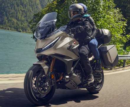 2025 Honda NT1100 DCT bicicleta de turismo frontal terceiro quarto vista de papel de parede hd