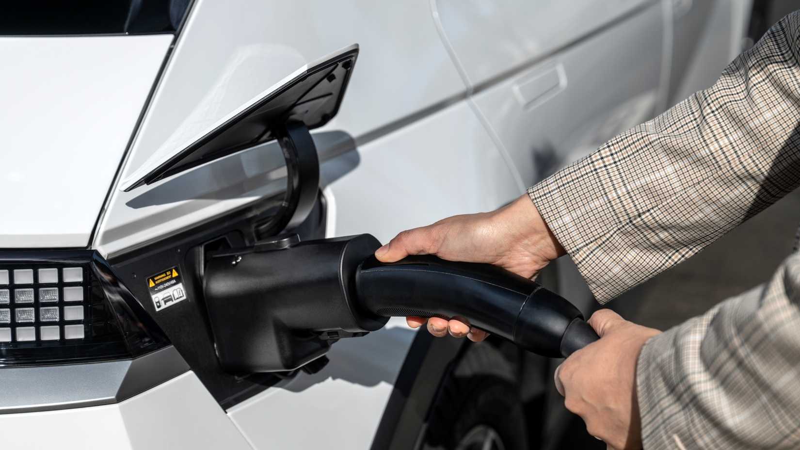 Hyundai NACS Tesla Supercharger Access Plugging In With Adapter 02