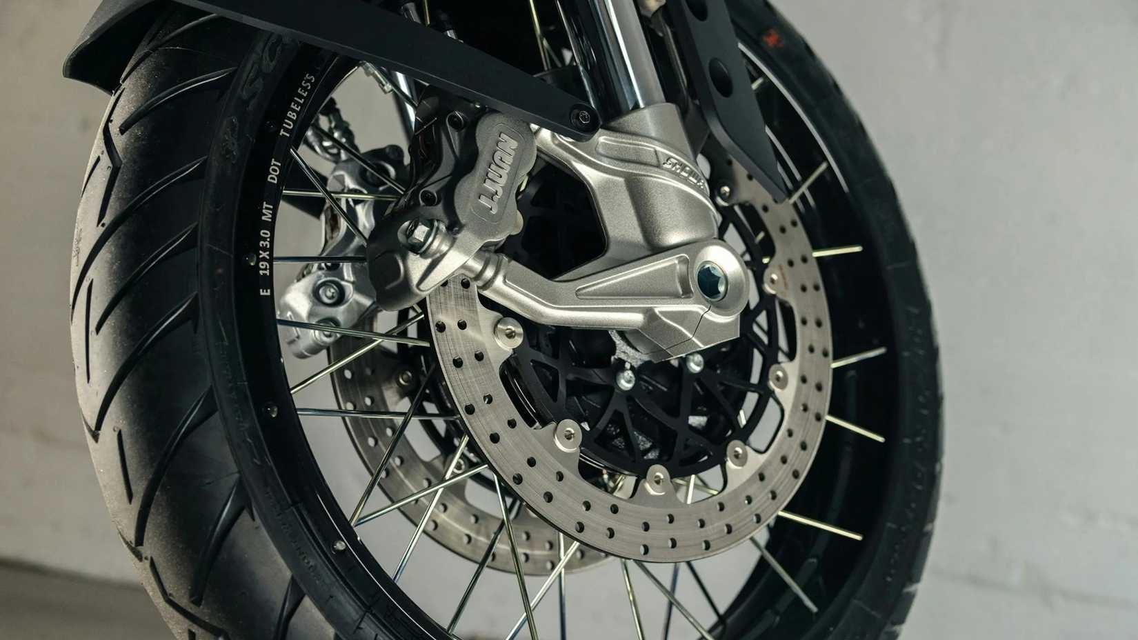 2025 Zero DSR/X touring ADV with tubeless spoked wheels and dual disc brakes up front close-up shot
