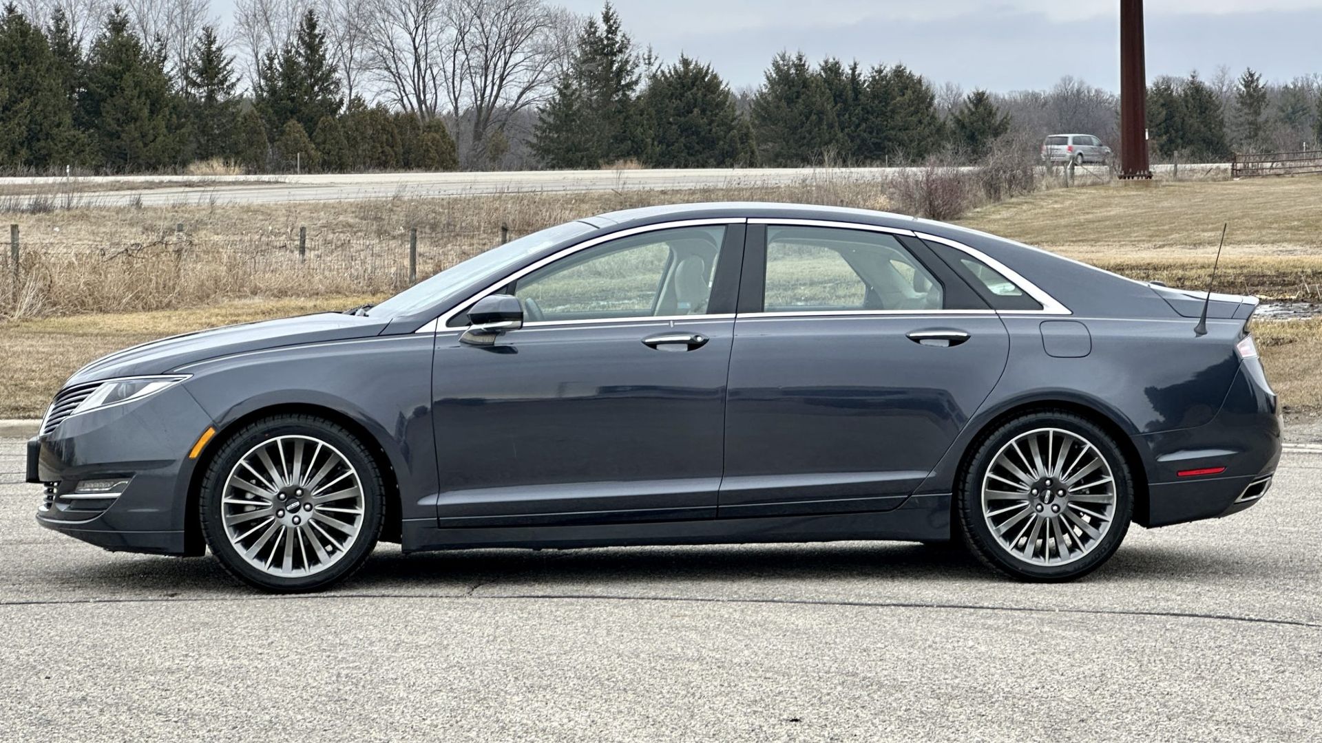 2013 Lincoln MKZ Exterior Side Profile