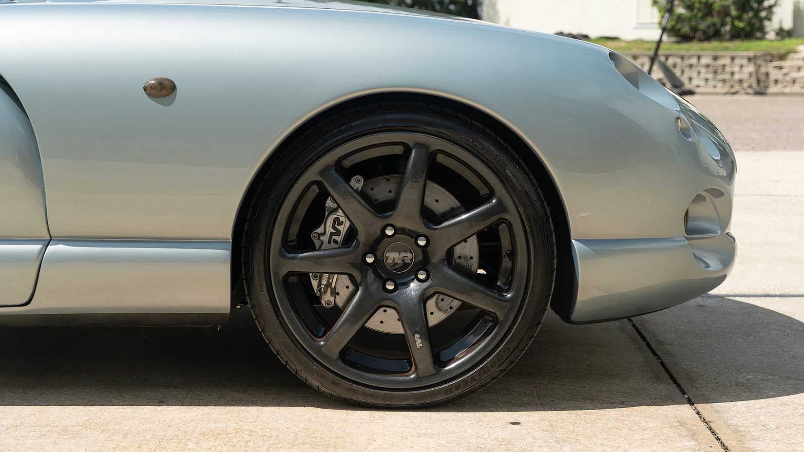 1998 TVR Cerbera 4.5 front wheel and headlights